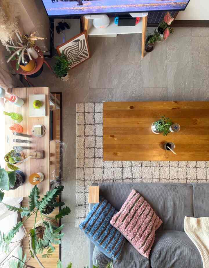 模様替えしました🌿‬

#인테리어 #생활즐기기 #내추럴인테리어 #오하우스앰배서더 #リビングインテリア  #リビング小物 #リビング照明 #リビング雑貨 #リビングカーテン #リビングテーブル #賃貸インテリア #インテリア家具 #インテリア配色 #インテリア植物 #インテリア小物 #インテリア照明 #インテリアおすすめ #インテリアオブジェ #お香 #ナチュラルインテリア #暮らしを楽しむ #インセンスホルダー #ミックステイスト #IKEA