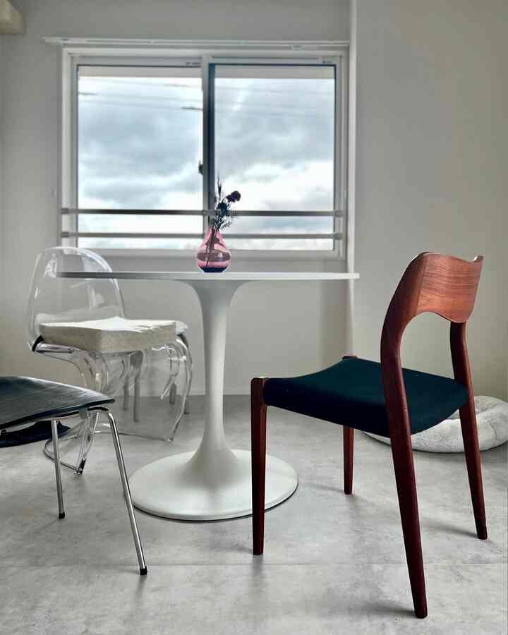 イスの後ろ姿がすき

#ダイニングチェア 
#パントンチェア
#名作イス