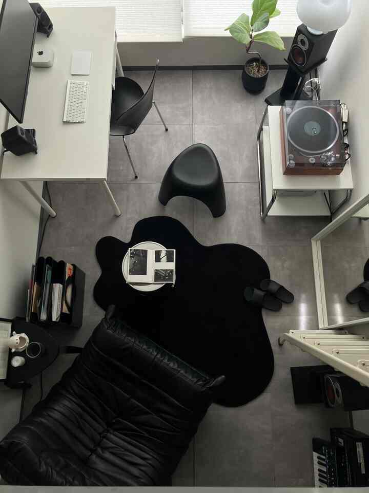 #ラグ telah mengubah suasana ruangan sepenuhnya!

#Ikea #vitra #fritzhansen #kartell #artemide #ligneroset