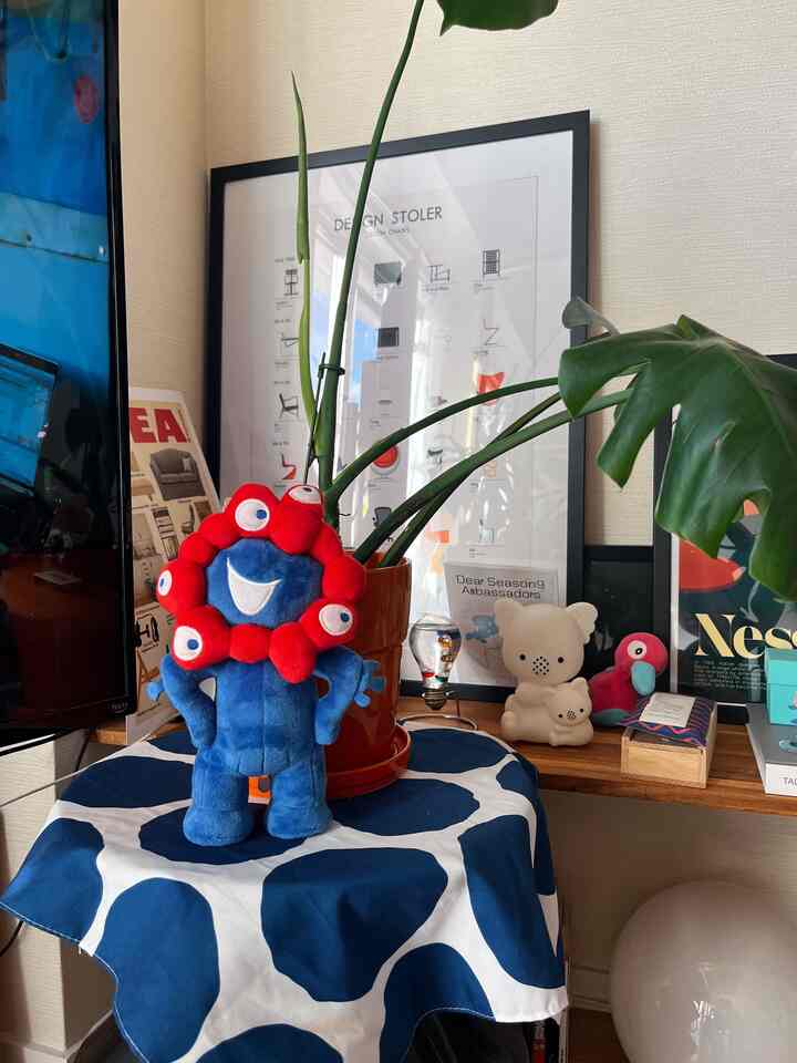 It looks amazing with the Myakumyaku and the tablecloth I bought at the 100 yen store ⭕️🔵

I can't remember which 100 yen store it was...

#Plushies #雑貨
#Living Room Accessories #観葉植物