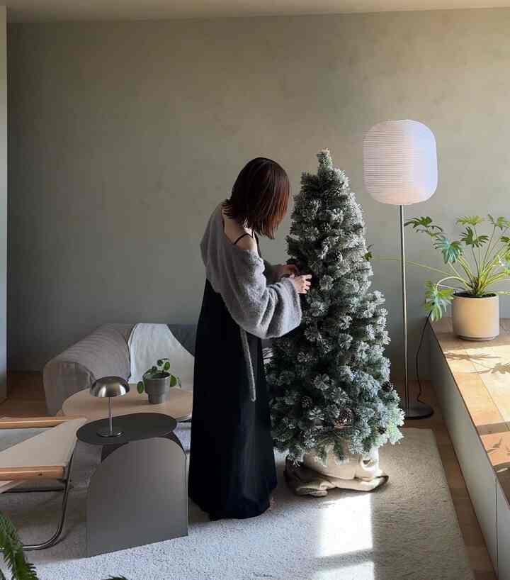 150cmのスノーツリー🌲🤍

#クリスマスツリー #スノーツリー #リビングインテリア