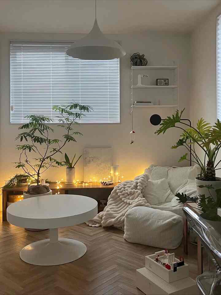 クリスマスツリーをリビングに飾るため
一部植物をこちらの部屋へ移動🎄
⁡
大好きなLOOSYソファと
大好きな観葉植物たちが並ぶ
この部屋の雰囲気も好きだな🤎🛋️🌿
⁡
こちらもライトアップして
徐々にクリスマスムードに♥️
⁡
#LOOSYと大切な観葉植物 #loosy #ソファ #ビーズソファ #ビーズクッション #人をダメにするソファ #coordinate #beanbagsofa #インテリア #お部屋作り #お部屋づくり #観葉植物のある暮らし