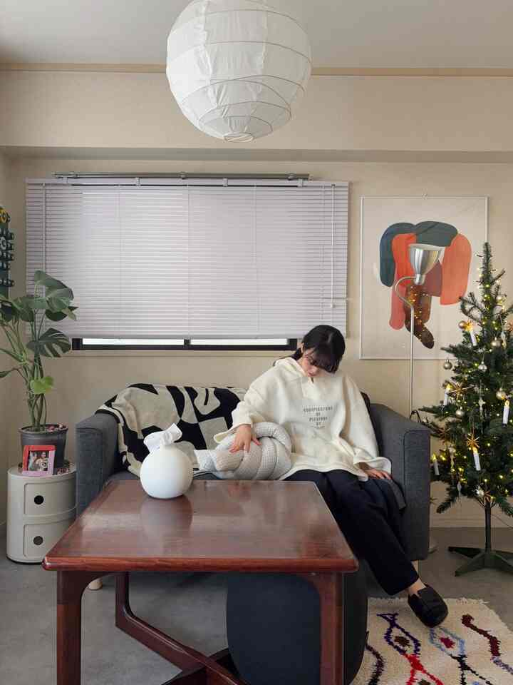 クリスマス準備始めました🤶🏻🎄

#クリスマス準備 #クリスマス雑貨 #1LDK #12畳インテリア #12畳 #ふたり暮らしインテリア #myroom #myhome #賃貸インテリア #お部屋紹介  #ミッドセンチュリー #二人暮らしインテリア