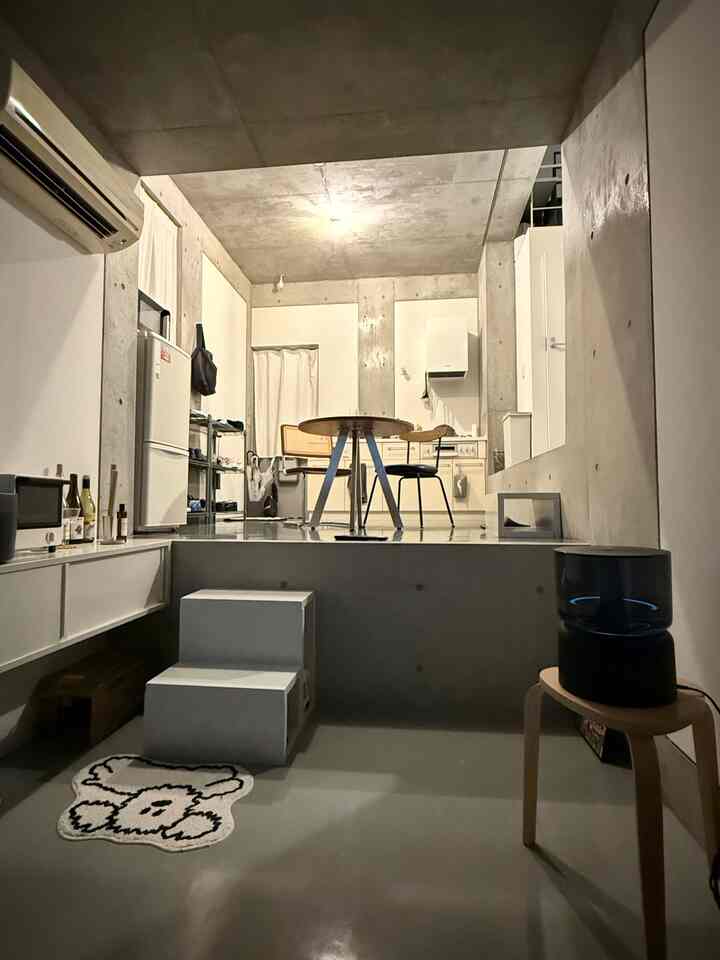 コンクリート打ちっぱなしの部屋はめちゃくちゃ冷えるので、すでにガンガン暖房必要なので乾燥しまくり
cadoの加湿器STEM500Hを購入しました、
1シーズンお手入れ不要のオートクリーン機能があって見た目もスタイリッシュで気に入ってます🙆‍♂️

#部屋インテリア #加湿器 #家電 #cado #デザイナーズ #거실 #거실인테리어 #소파테이블 #모던인테리어 