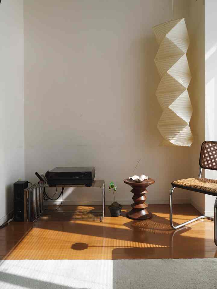 ナットスツールとチェスカチェアは
ビンテージで探したお気に入りの家具🪑

#イームズ #チェスカチェア #イサムノグチ