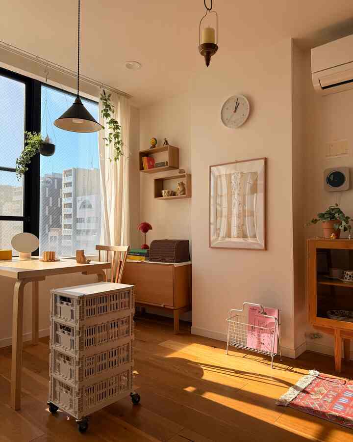 お部屋を彩るインテリア✨

好きなものを飾って、自分だけの好きな空間にすることがお部屋づくりの醍醐味だと思います👀

カラーも素材感もごちゃ混ぜな我が家ですが、好きなものに囲まれるだけで、とても幸せです☺️✨

#好きなインテリア #インテリアコーディネート #インテリア #北欧インテリア #暮らしを楽しむ