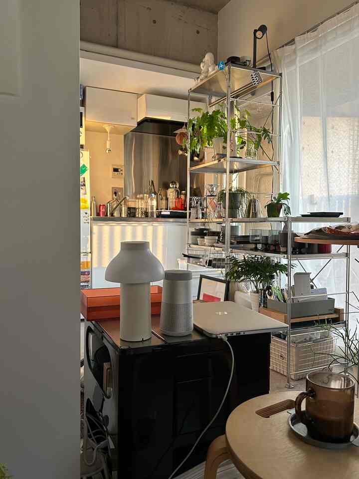 ボビーワゴンは、見えないようにしてる側はごっちゃごちゃに物が入ってます、、、笑

#ワンルーム収納　#ワンルーム一人暮らし　#ワンルームインテリア