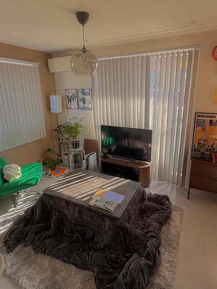 30日まで使える25%OFFクーポンあります‼︎
『RUKAROOM30225』

狭めリビングなので
少しでも空間を広く見せられるよう
低めの家具で統一しています💡

ダイニングテーブルへの憧れがあるので
なんとかして取り入れたいなと思ってはいます💭

#IKEA #8畳リビング #リビング #ミッドセンチュリー #ミッドセンチュリーモダン #シャギーラグ 
#こたつ #ローテーブル