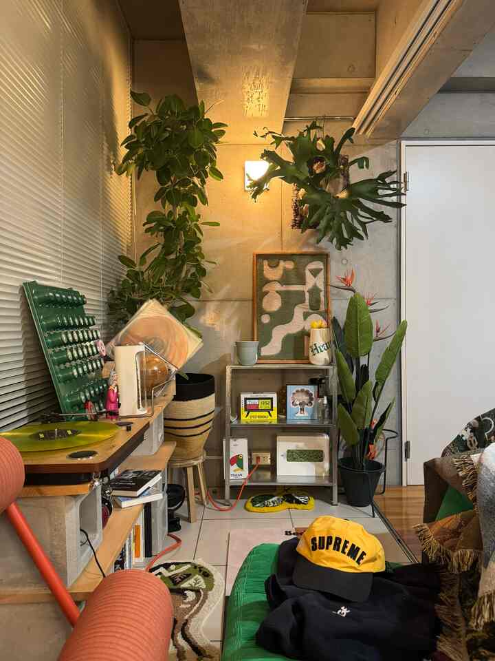もうカラフルすぎるから振り切ろうかな。笑

オーハウスさんのブックフライデーでラグ二つ買おう！！

#ラグ　#インテリア　#ミッドセンチュリー
#雑貨　#ミッドセンチュリーモダン