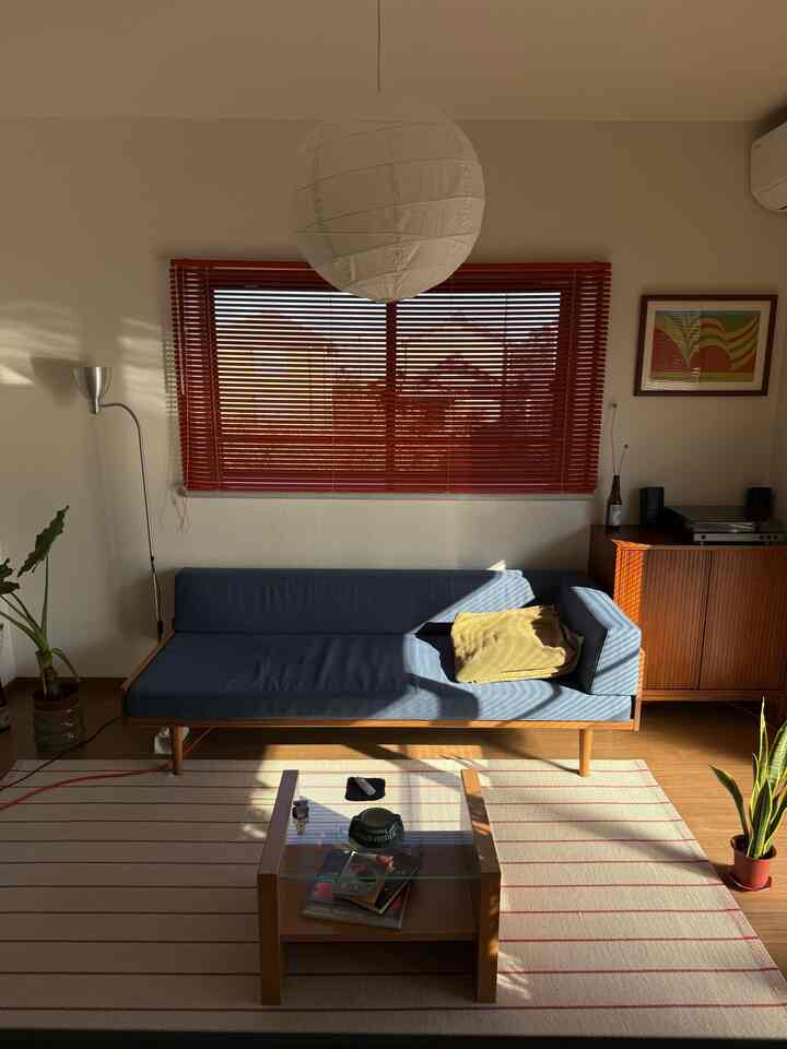 Ruang oranye dan biru yang menghadirkan kehangatan properti sewaan tua ini 🏠
Ruang makannya sedikit diredam untuk nuansa yang lebih kalem 🪴
#InteriorNatural #ミッドセンチュリー #IKEA #築古賃貸 #リビングインテリア #3LDK #同棲
