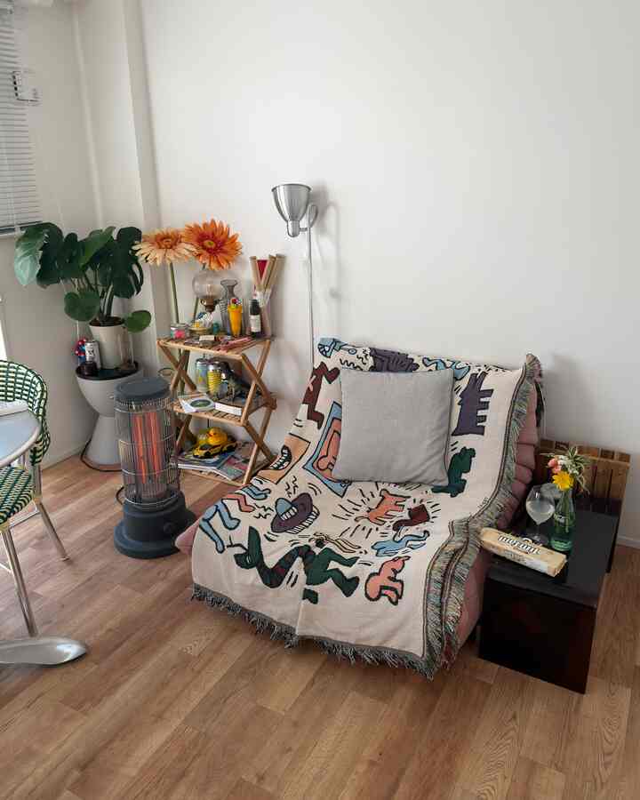 I'm usually on this sofa 🫠

#Livingroom #1人掛けソファー #一人暮らし