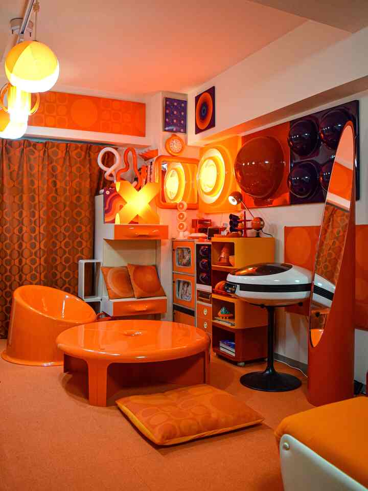 すこーしだけ家具の配置を変えましたっ！

 #スペースエイジ　#レトロポップ　#昭和レトロ　#ミッドセンチュリーモダン　#レトロインテリア  #レトロ  #オレンジ　#spaceage  #Vitra #orange #Kartell 