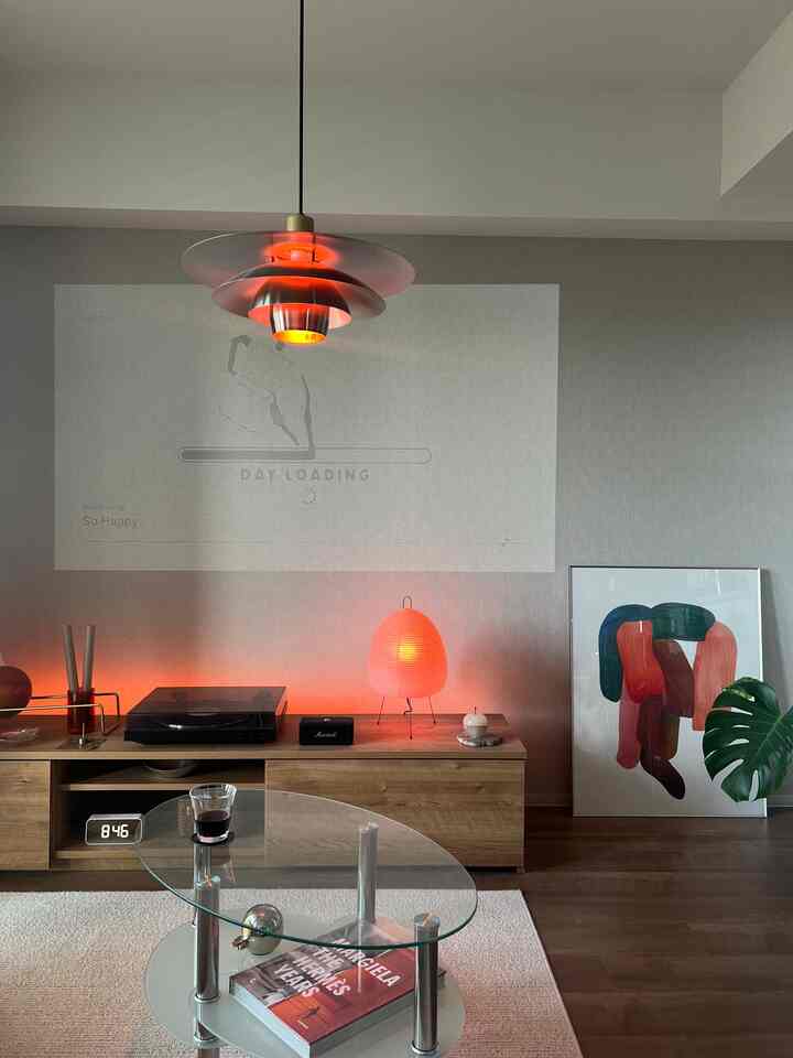 日中は若干プロジェクターが映りにくくなりますが使う分には問題なく音質も最高なので大満足です。

#プロジェクター #プロジェクターのある生活
#イサムノグチ #レコードのある生活