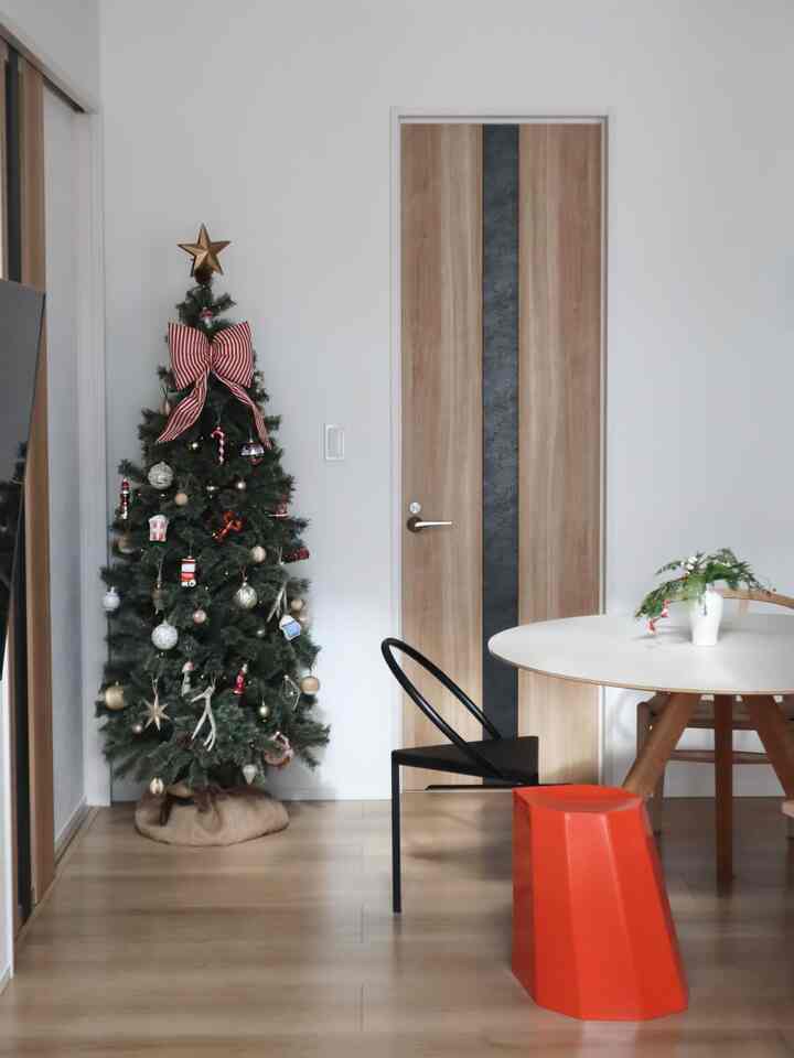 クリスマスツリーはniko andの180cm

オーナメントはActus.niko and.flying tigerなどが多いです

#クリスマスインテリア　#クリスマスデコレーション