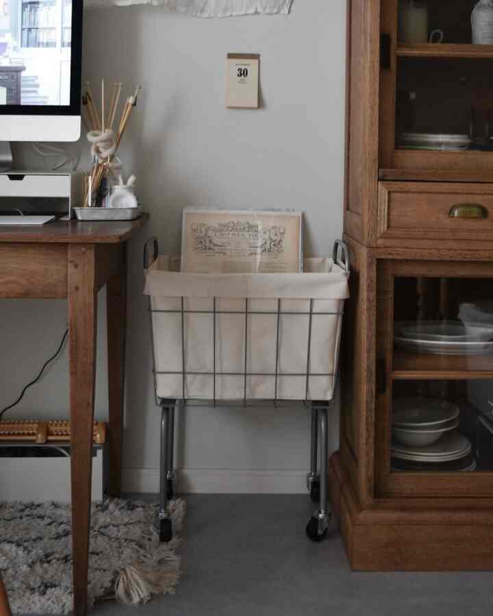 隙間にフィットしたランドリーバスケット。
寝室で脱ぎ着する部屋着やパジャマを収納しようと思います。キャスター付きなのでするする移動できてとっても楽ちんです。

#ランドリー #ランドリーバスケット #洗濯物 #かご #ブランケット収納 #部屋着