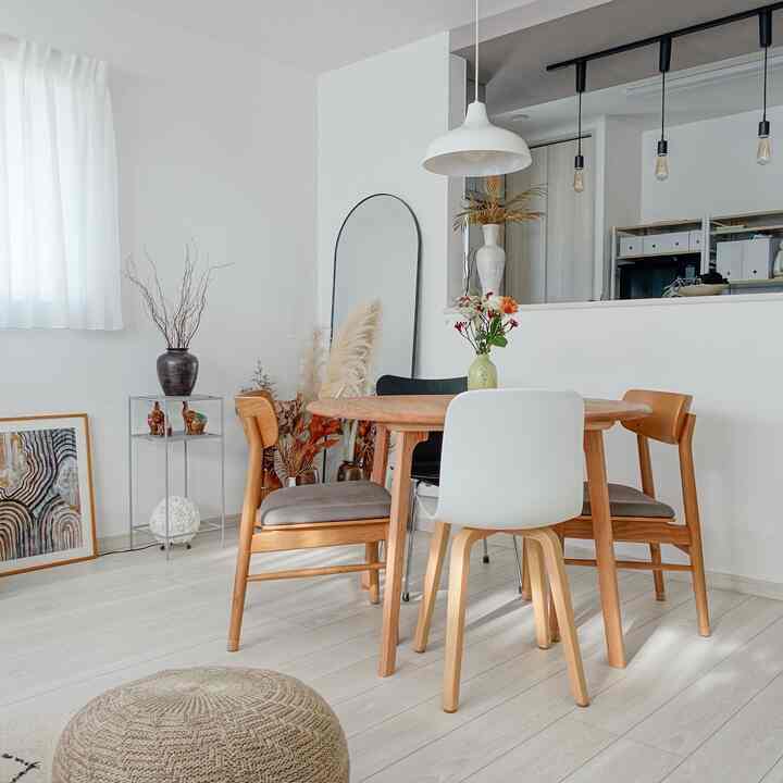 ナチュラルなダイニングコーナー
ウッド×ホワイトで落ち着く空間にしました。

#ohouse #ohouseroom #ohousedecor #koreahome #koreaninterior 
#韓国インテリア #ナチュラルインテリア #北欧インテリア 
#ダイニングインテリア #リビングダイニング 
#インテリア好きな人と繋がりたい #シンプルインテリア