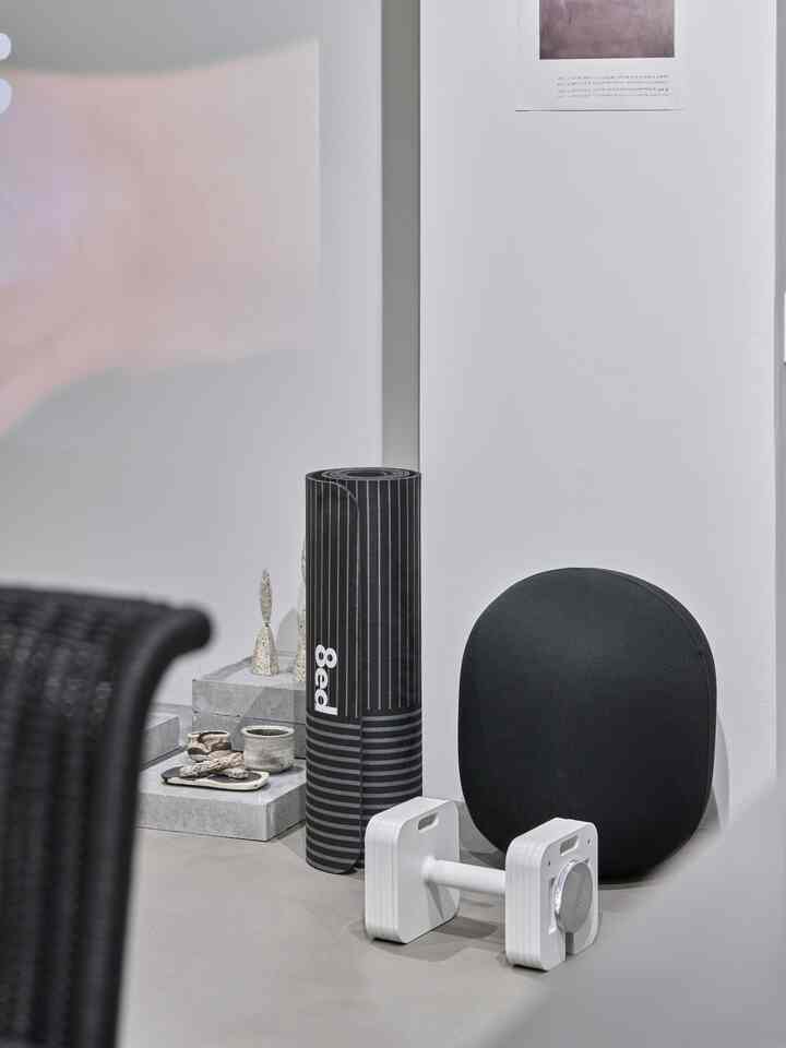 家を綺麗に整えていると、自分自身も整いたいと思うようになって、最近家でフィットネスをするようになった。

フィットネス系のアイテムもインテリアにも馴染む物が多く出てるがとても嬉しい。

#フィットネス　#ヨガ　#ヨガマット　#ストレッチマット　#モノトーン　#無機質