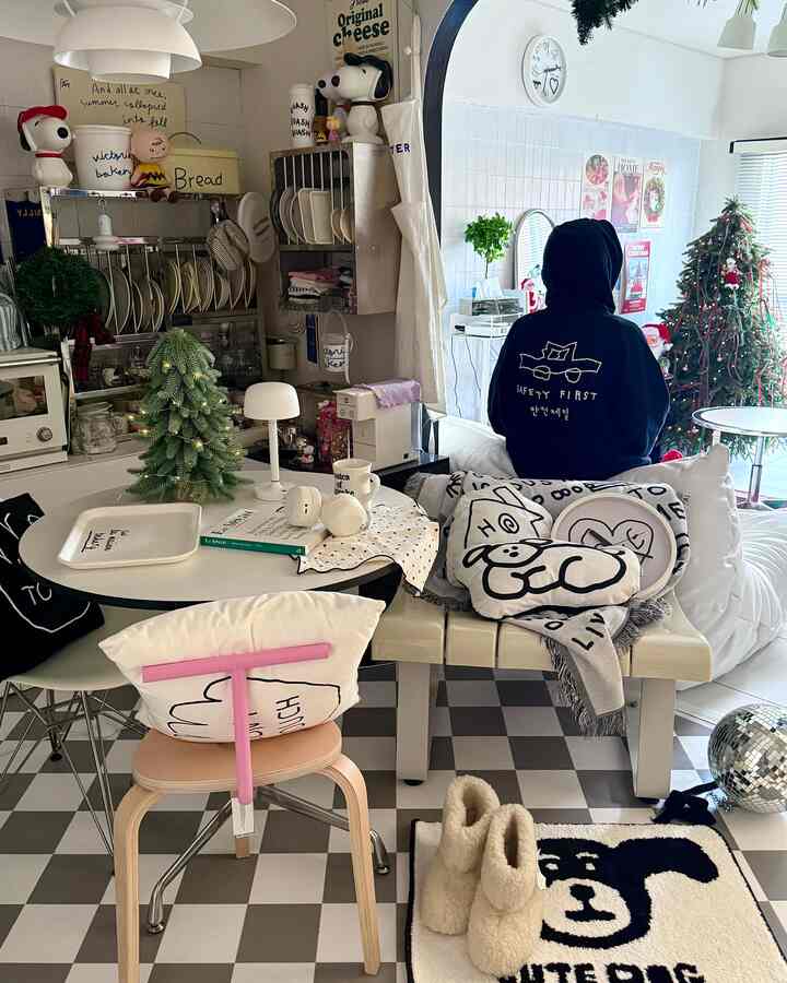 Kolaborasi ALAND×INAPSQUARE sangat menggemaskan! 🖤

#KamarSaya #韓国インテリア #韓国ブランド #ダイニング #ダイニングキッチン #키친 #마이홈 #마이룸 #홈스타일링