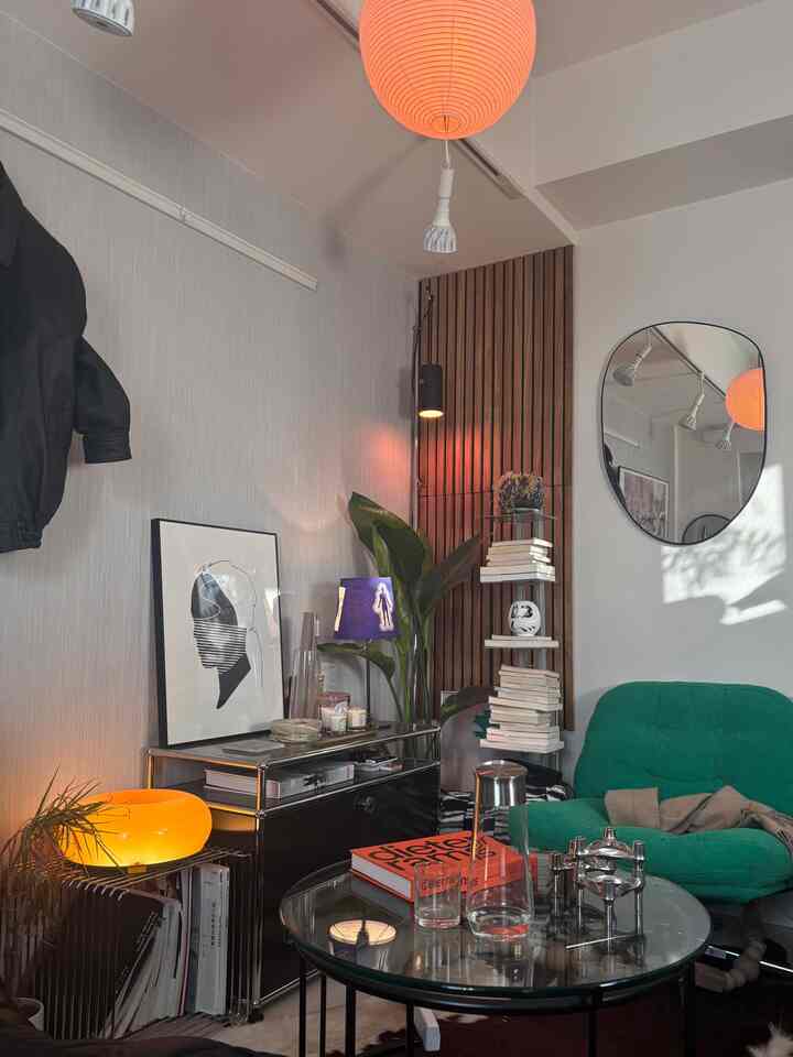 Tadinya aku penasaran apa aku butuh tempat lilin, tapi waktu lihat langsung, lucu banget sampai langsung beli 😖

#HidupSendiri #1K #8畳 #IKEA #観葉植物 #usmハラー #ガラステーブル #キャンドルホルダー #間接照明 #アートブック #ポスター