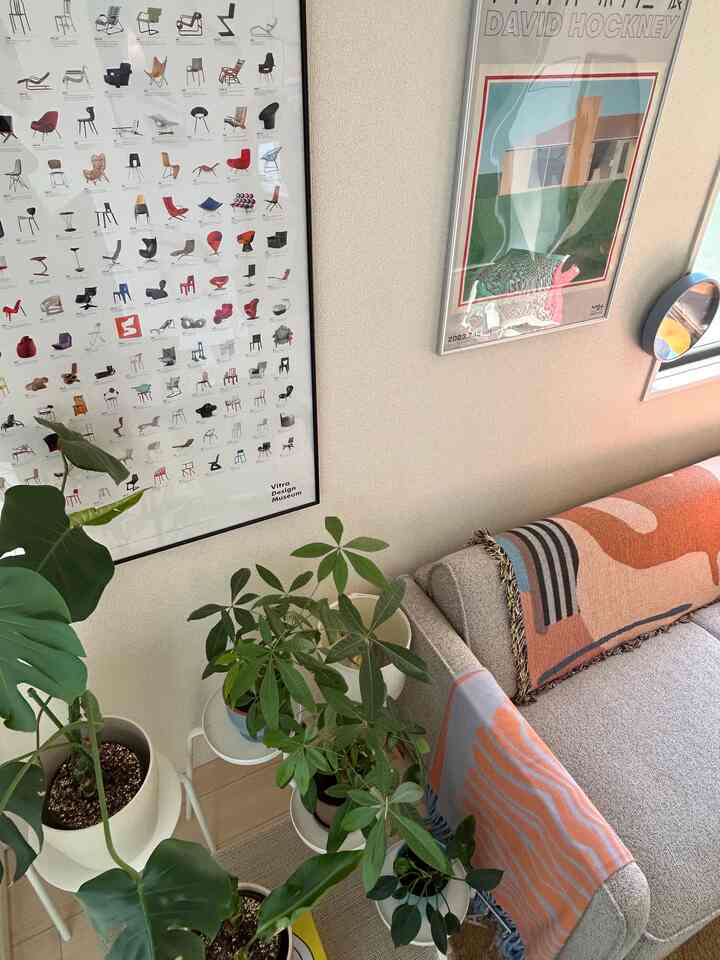 Area tanaman. Mereka tumbuh di musim panas dan terus tumbuh, jadi saya harap mereka berusaha sebaik mungkin untuk bertahan hidup di musim dingin!

#interior #roomtour #midcentury #BauhausJapan #vintagefurniture #Artek #IKEA #lightroom #70B #sempre #Vitra
