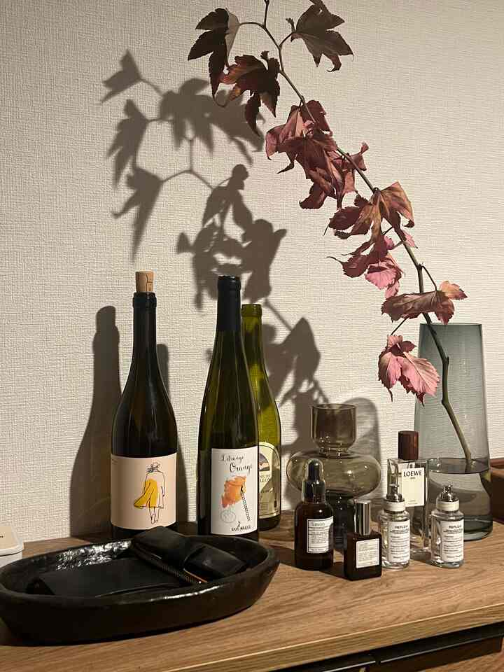 秋の枝物は枯れてきちゃいました。
ただこれはこれで季節の移り変わりを感じられて好きなのです。

#観葉植物 #香水 #loewe 