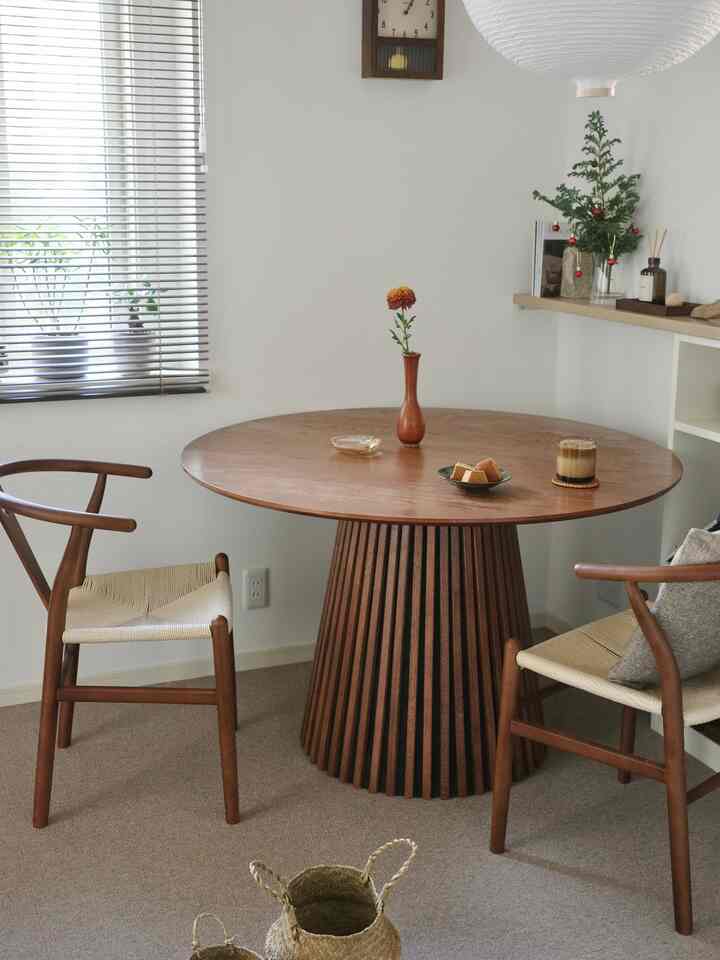 息子が大きくなるまではクリスマスツリーは置けないので、クリスマスの装飾は少しずつ🎄🤍✨
#リビング #ダイニングテーブル #赤ちゃんのいる家 #赤ちゃんのいる暮らし #クリスマス