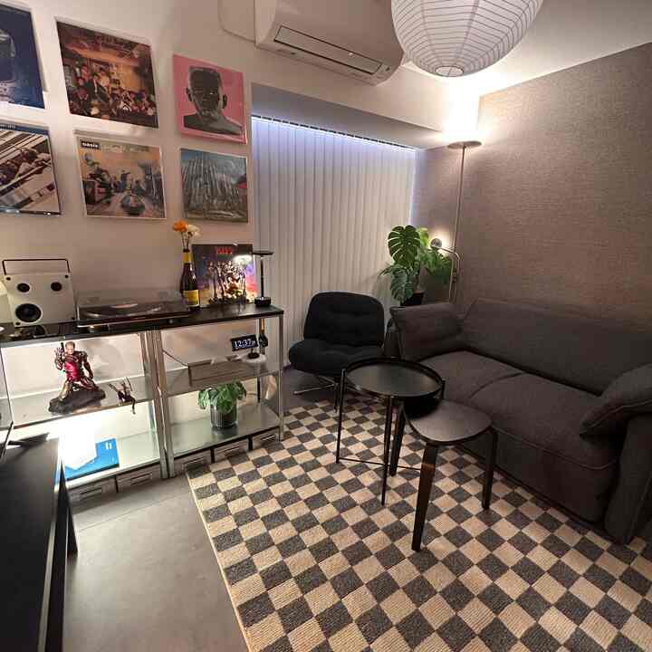 Monotone toned living room under 30m² featuring neutral color sofa, side tables, and wall art in a modern style