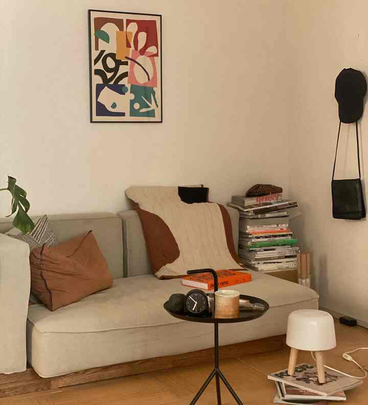 MOMO NATURALのN.BOX SOFAが快適
デザインがシンプルで洗練されていて、
色んな空間におさまる。 
包み込まれるような感覚が心地良き。
2.5カウチがオススメ🛋️

#N.BOX 2.5COUCH

#HAY/DLMローテーブル

#HAY
#momonatural
#リビング
#ソファ
#テーブル