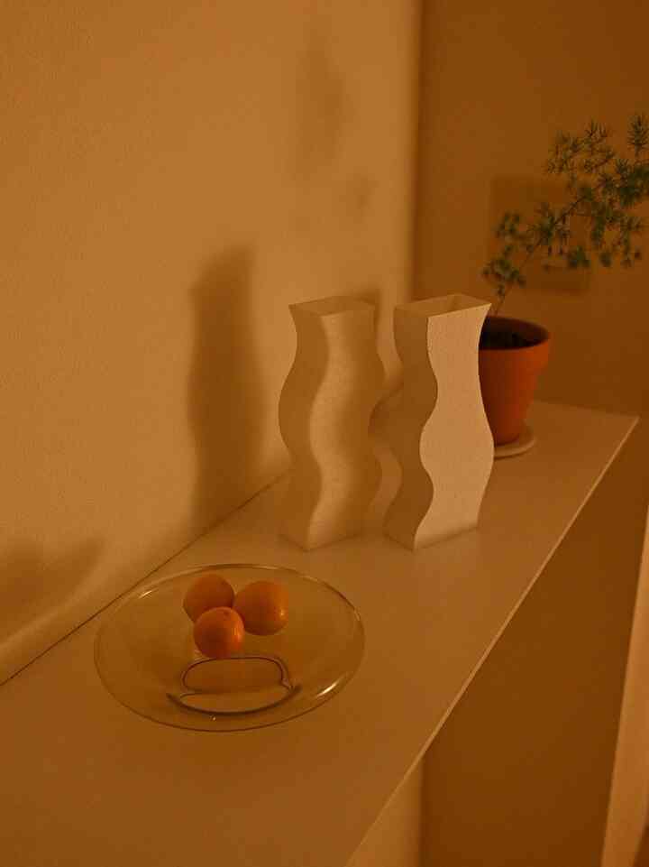 #ダイニング #フラワー #フラワーインテリア #キャンドル #チューリップ #チューリップの造花 #コンセント #コンセント目隠し 

アルゴットのフラワーベース。日本ではまだ取扱うお店が少ないフランスのブランド。白い壁紙の前に置くと、空間に同化し、幻想的で朧げな造形美を見せてくれます。

■購入先はリンクより🛒🔗
Argotは公式サイトからの輸入がおすすめです。フラワーベースが軽量のため、shipping feeも高くありません✈️