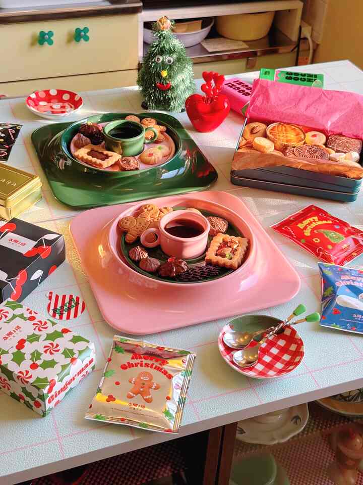 
我が家のクリスマス準備プチまとめ 🎄💕

今年はクリスマスツリーは
出せていないんだけども、

沢山のクリスマスアイテムとお菓子で
満喫してはいます 🫰🏻❣️

レーザー加工機で作った
ジャムクッキーフラワーも
お気に入り 😘🍪🌼❤️💚


#カラフルインテリア #レトロインテリア #ミッドセンチュリー #フライングタイガー #IKEA 