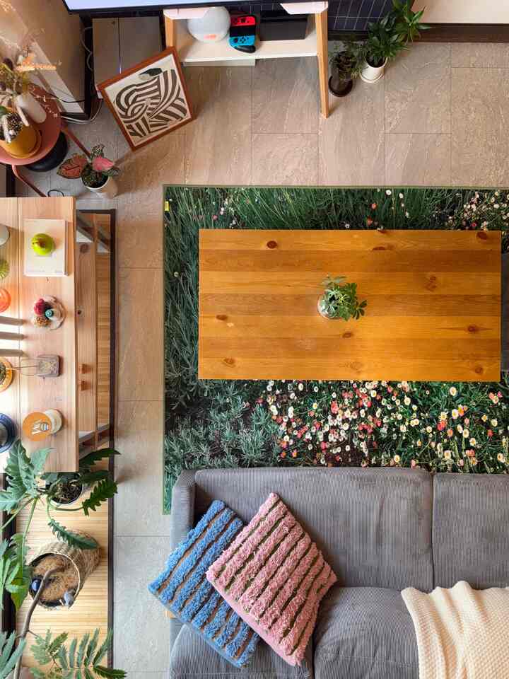 Karpet yang tetap cantik meskipun dilihat dari atas 🌼‎🤍

#HariIni #집꾸미기 #홈스타일링 #내추럴 #우드인테리어 #따뜻한집 #거실인테리어 #식물인테리어
#AksesorisRuangTamu #リビング照明 #リビング雑貨 #リビングカーテン #リビングテーブル #賃貸インテリア #インテリア家具 #インテリア配色 #インテリア植物 #インテリア小物 #インテリア照明 #インテリアおすすめ #インテリアオブジェ #お香 #ナチュラルインテリア Interior} #暮らしを楽しむ #インセンスホルダー #ミックステイスト #ラグ #韓国インテリア