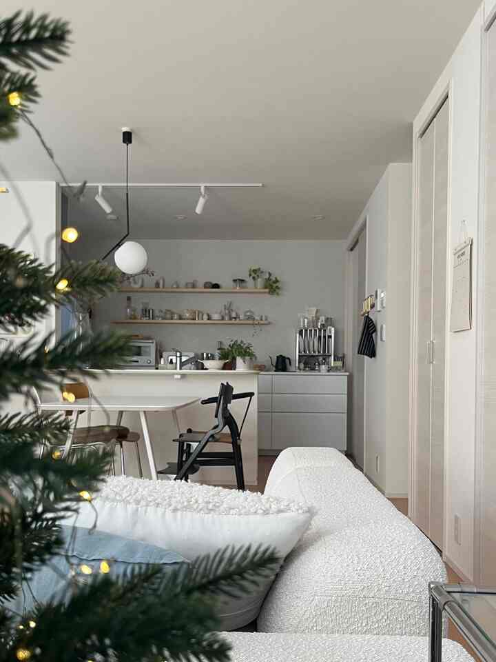 living room❄️

もう12月も半ばで
クリスマスまでもあと10日ほど。。

ツリーのある部屋の眺めが
好きだからたくさん残したい🤳🏻🎄🤍

#クリスマスツリー #Christmastree #韓国ツリー #december25 #リビング #リビングインテリア #クリスマスインテリア 