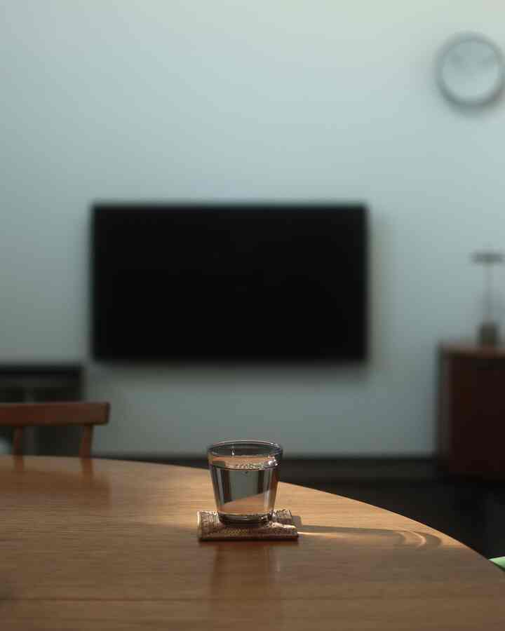 お気に入りのグラス
┈┈┈┈┈
　
特別なデザインでもなく、日常使いのスタンダードな形だけれど、口あたりが良くて、素敵な色で、毎日使っても飽きないところが好き
　
#ittala #カルティオ #グラス