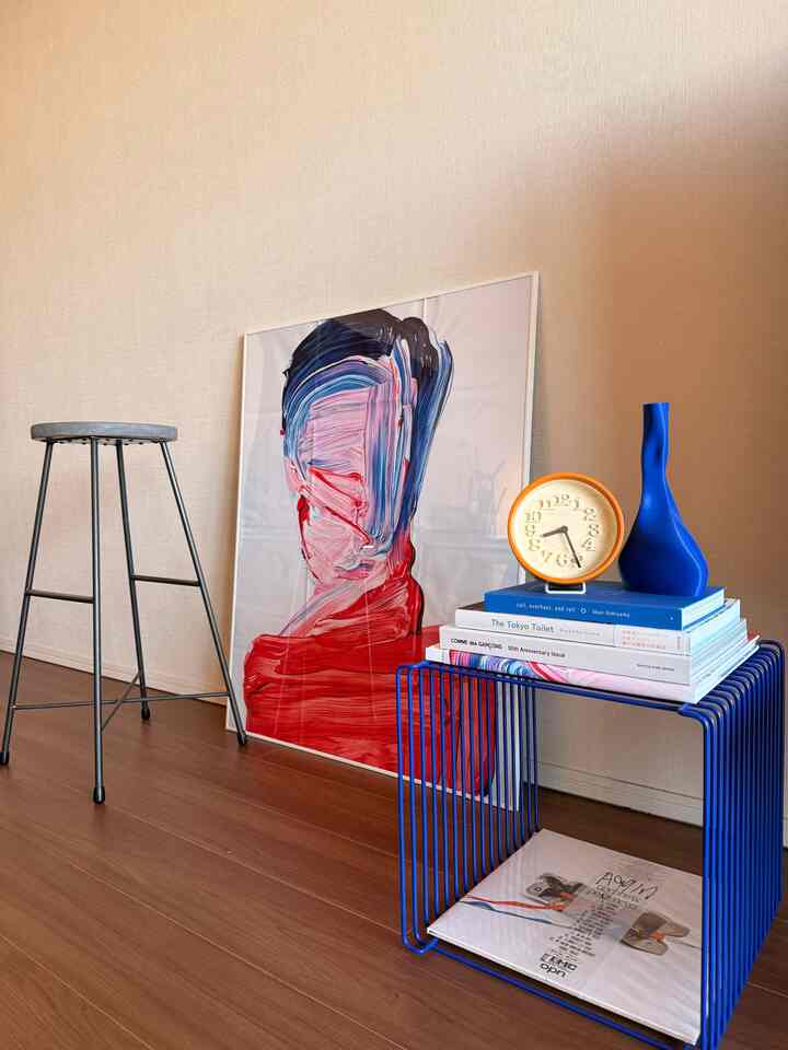 アートポスター（武田鉄平）との色味の相性が良い、Montanaのパントンワイヤー😌

Art / Design
#vernerpanton #vitra #isamunoguchi #hamanmiller #cibone #hay #武田鉄平

Interior / Lifestyle
#livingroom #tokyolifestyle #lifeintokyo #リビングインテリア #インテリアコーディネート #時計