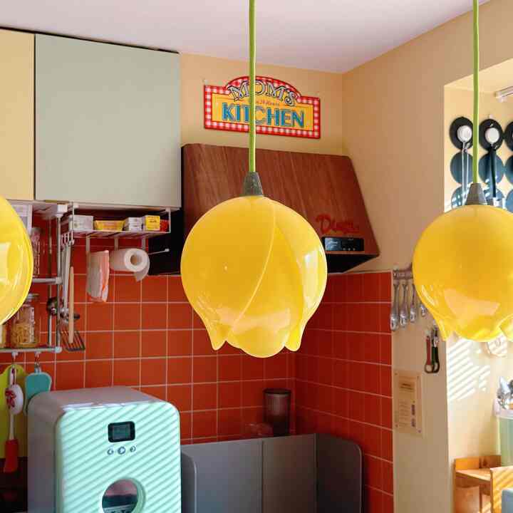 
チューリップライトを3つ並べたキッチン 🌷

レトロ感がアップして
めちゃくちゃお気に入り 🫰🏻❣️


#カラフル #カラフルなインテリア #レトロ #レトロインテリア #ミッドセンチュリー #昭和レトロ #キッチン #キッチン間接照明 