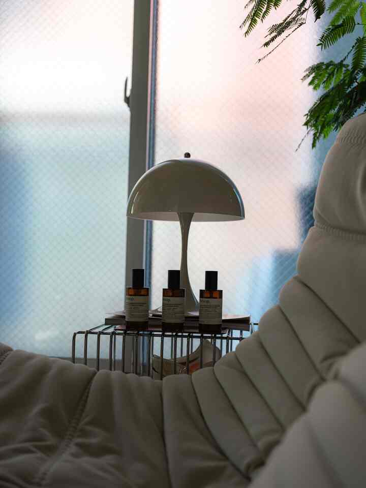 ソファ横にはパンテラを置いています。
夜、少し明かりを足したい時に活躍してくれるアイテムです！

#パンテラ
#ルイスポールセン
#リーンロゼ
#リーンロゼトーゴ
#北欧風