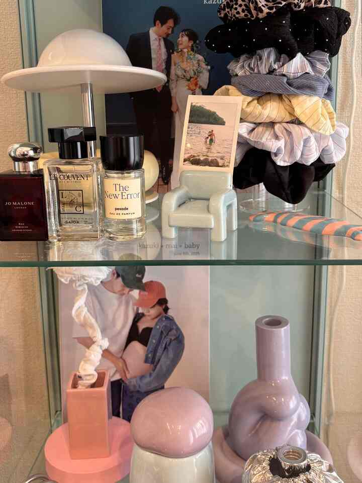 Clear glass shelves displaying small objets, perfumes, and scrunchies in a storage idea setting