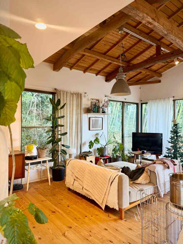 The living room in the morning before resetting 🪅

#LivingRoom
#RenovatedHouse
#EnjoyingLife
#Lifestyle
#LifeWithChildren