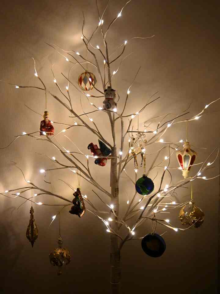 white treeの夜の雰囲気🤍
今年追加したのは招き猫😽と、
マスを持ったクマさん🐻
#Christmasornament #Christmasornaments #Xmastree #Christmastree