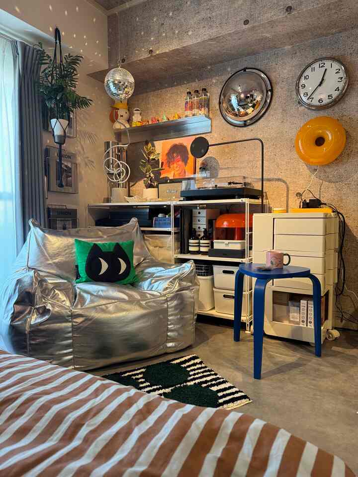 Aku suka sekali sofa beanbag Tom warna perak ini. Aku suka minum kopi dan mendengarkan piringan hitam di sini.

#tom #ビーズソファー #シルバー #レコード #コーヒー #クルクル #スヌーピー #IKEA