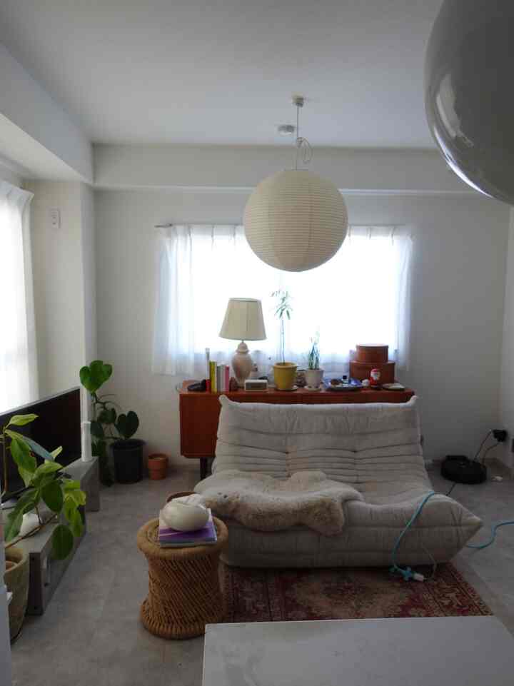 やっと…やっと…家具の配置が定まってきた気が…🥹
持ってる家具はほとんど変わってないのになぜ毎回配置に悩みまくるのか…🤣🤣

#ふたりぐらし #2人暮らし #二人暮らし #観葉植物のある暮らし #観葉植物 #room #roomtour #interior #家具 #日々の暮らし #好きなものに囲まれた暮らし  #賃貸暮らし #2ldk #シンプルインテリア #賃貸インテリア #無印良品  #雑貨屋巡り #roomdesign #住み家 #部屋作り #部屋づくり #間取り #artek #引っ越し #イサムノグチ #リーンロゼ #リーンロゼトーゴ #ligneroset #リビング