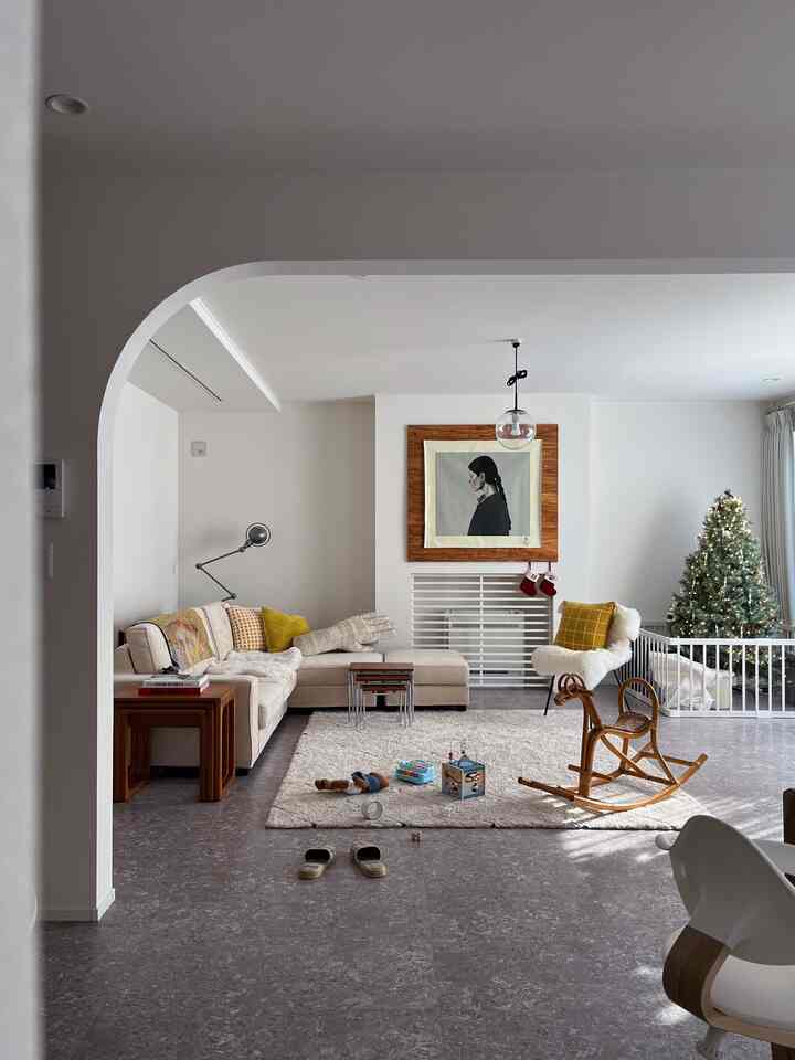 クリスマスインテリアは今日で見納め。
クリスマスの飾りは飾ってる時が1番楽しかったりするので、そろそろ通常運転に戻りたい気分だったけれど、終わりが近づくとやっぱり少し寂しい。
また来年盛大に飾り散らそうと思う🎄

#クリスマスインテリア #クリスマス #クリスマスツリー #クリスマス飾り付け #リビングインテリア #リビング