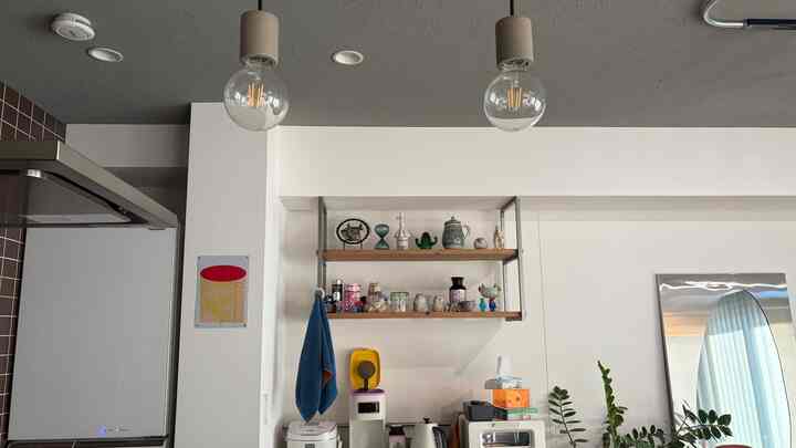 散らかってることは置いておいて、、、
リノベしてよかったのは、デカくて部屋ごとに高さが異なってた梁を綺麗にできるだけコンパクトに出来たこと。
壁吊りのシェルフも奥行きを梁に合わせて気持ちのいいフィット感でオーダー出来て気に入ってる。 #壁吊りシェルフ
#キッチンリノベ