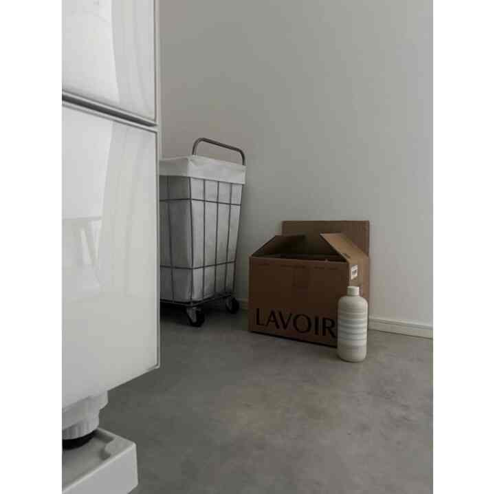 ランドリースペース🫧
モニターで使わせて頂いたLAVOIRめちゃくちゃいい香りでした🤍🤍

#laundry #海外インテリア