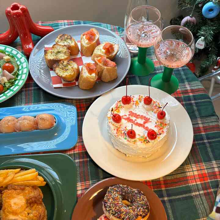 Xmas lunch🎄✨✨

#クリスマス #Xmas #christmas #ikea #gustafwestman #ディナー #テーブルクロス #ohouse #カラフル #1LDK #同棲 #パーティー