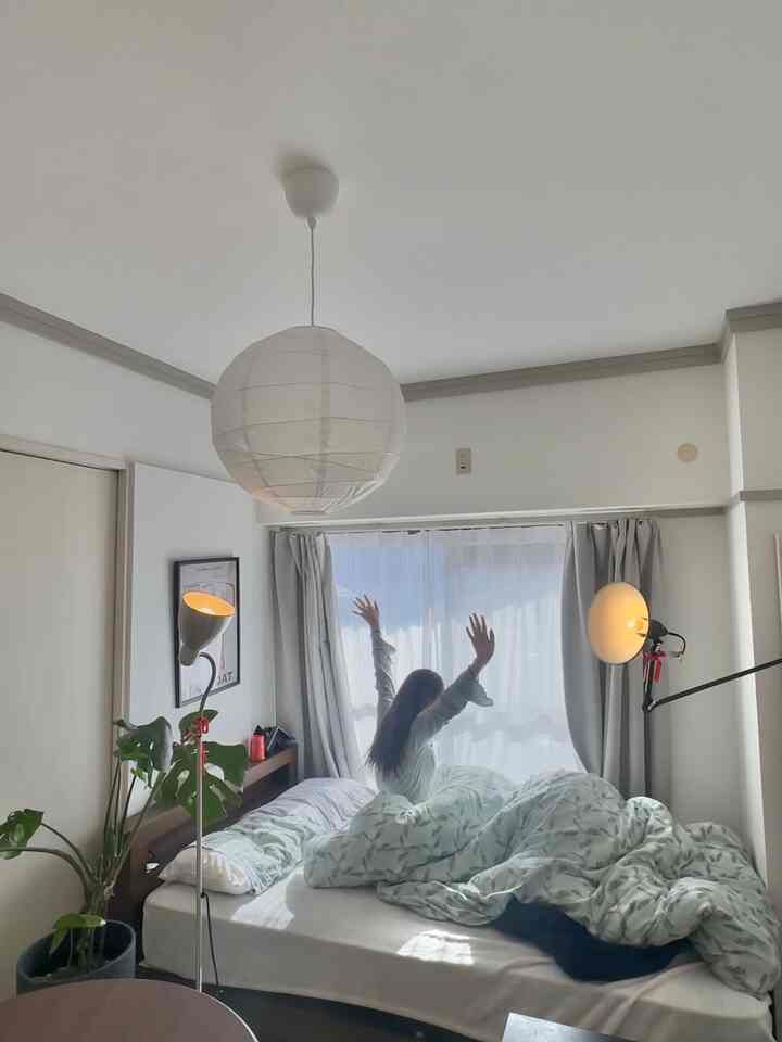 朝✨
#狭い部屋　#間接照明　#キラキラ　#セミダブル