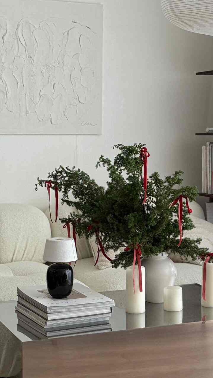 載せ忘れてたミニクリスマスツリー🌲🤎 #クリスマスツリー #テーブルツリー #花瓶