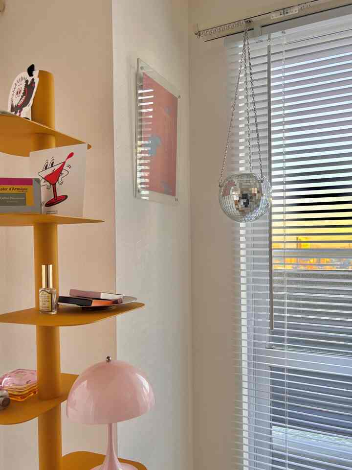 ミラーボールのプランター。
まだグリーン入れてない状態だけど可愛い✨️
IKEAの透明フレームは使いやすくてたくさん持ってます☺️

#ミラーボール
#プランター
#アクリルフレーム
#フレーム