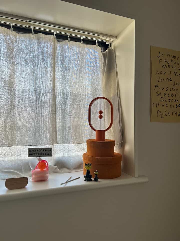 新入りの猫たち🐈

#インテリア家具 #インテリア
#インテリア小物 #インテリア照明 
#ワンルーム家具配置 #ワンルームインテリア 
#ワンルーム 