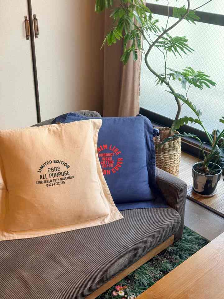 Natural-toned living room with a brown corduroy sofa, featuring a veranda and plants creating a cozy atmosphere